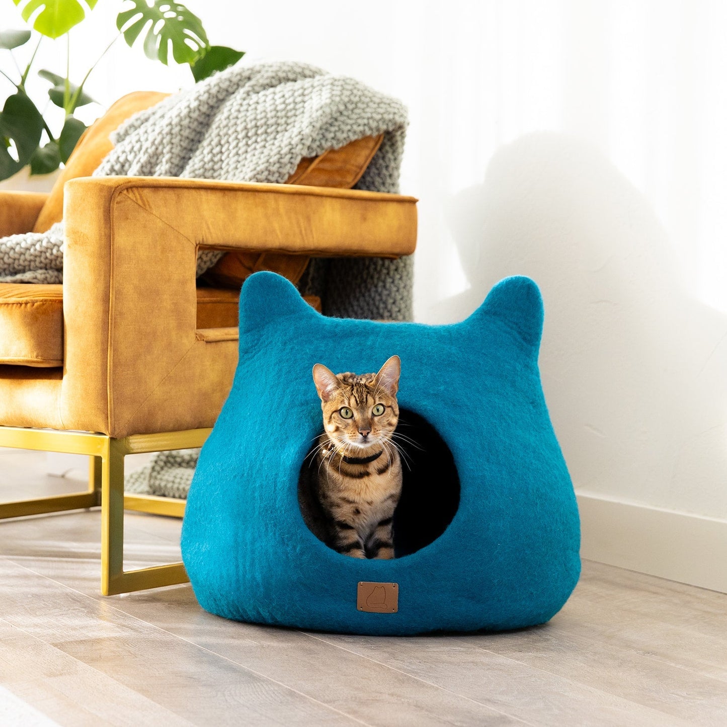 Peekaboo Ocean Blue Wool Cat Cave